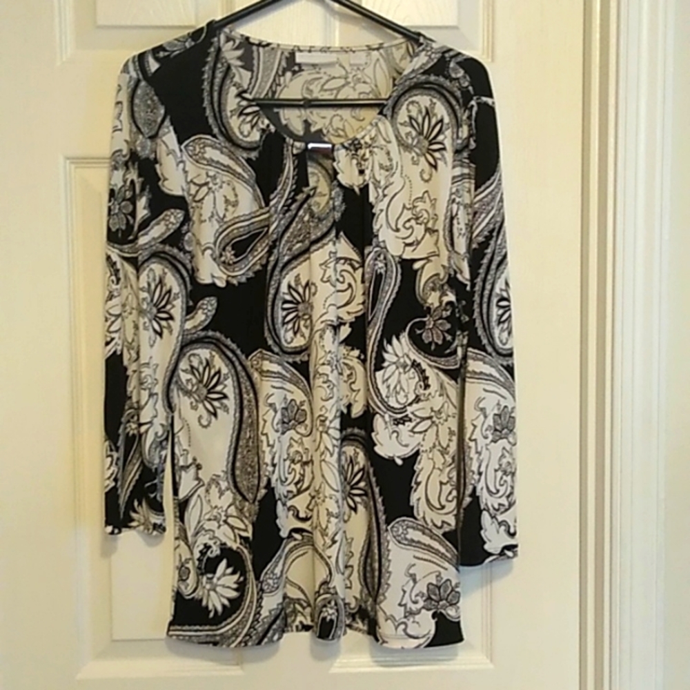 Women's blouse New York & company size medium black and white long sleeve